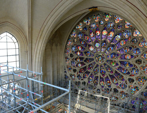 Voilà maintenant plus d’un an que nos équipes œuvrent à la restauration intérieure du chœur et des transepts de Notre-Dame.